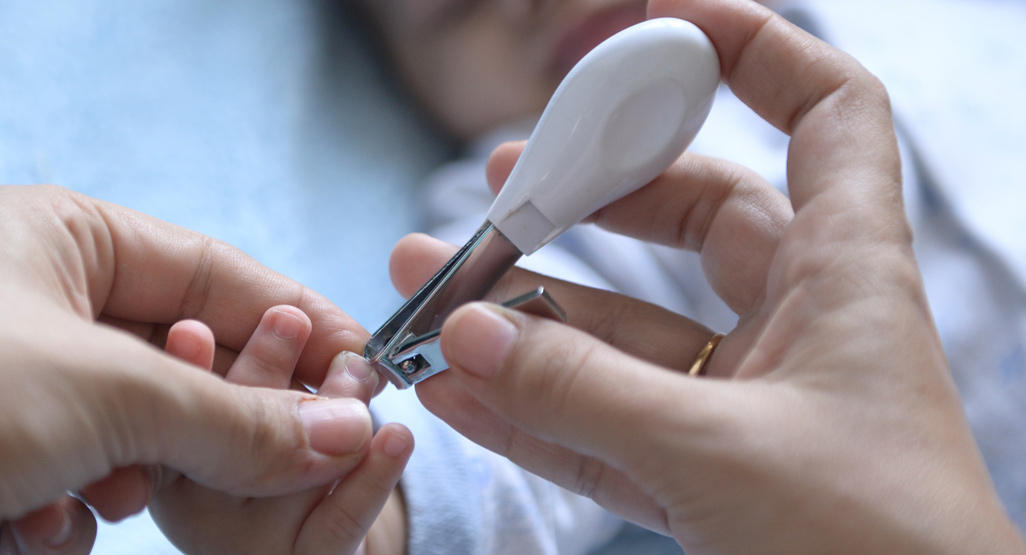 Những lưu ý khi bố mẹ muốn cắt móng tay trẻ em