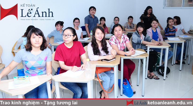 Cách chữa rụng tóc cho phụ nữ kế toán hiệu quả
