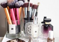 Bộ dụng cụ trang điểm cá nhân khi học makeup